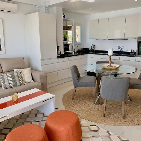 Beachfront In Apartment *