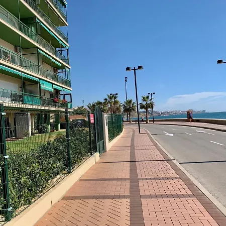 Beachfront In Apartment